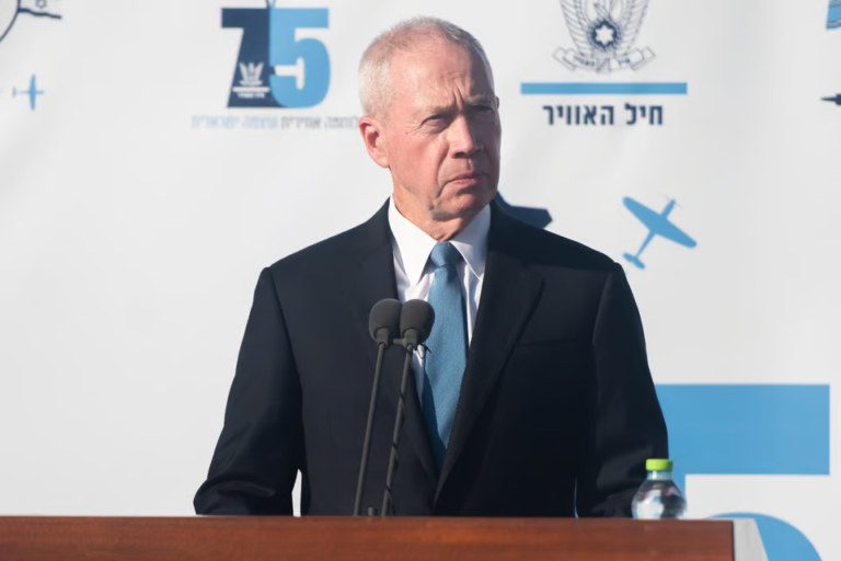 O ministro da Defesa de Israel, Yoav Gallant, disse que a atual ofensiva militar na Faixa de Gaza será a última. Ele afirmou que o objetivo é “acabar com o Hamas” para encerrar os conflitos na região. Gallant também disse que Israel está preparado para uma escalada do conflito