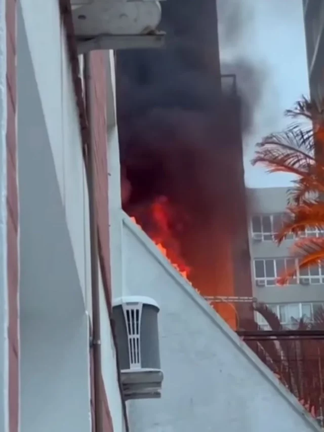 Incêndio atingiu apartamento no quinto andar de prédio e se alastrou Reprodução/Redes Sociais