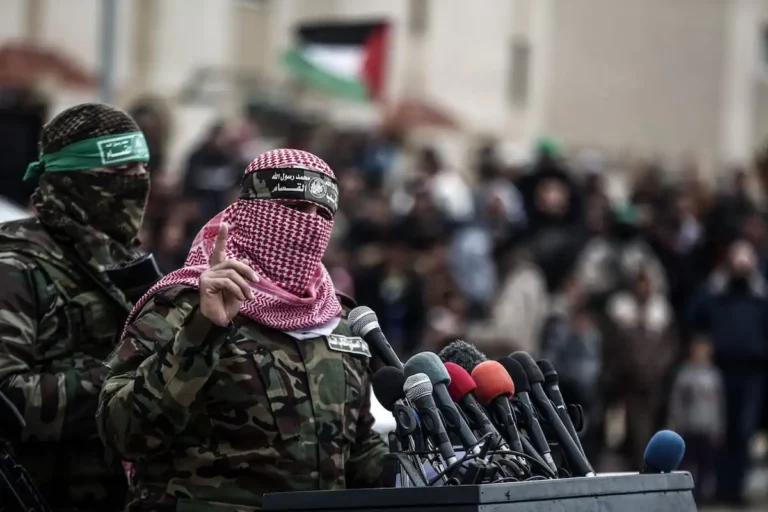 Abu Obeida, porta-voz das Brigadas al-Qassam, braço armado do Hamas, em Rafah, na Faixa de Gaza, em 31 de janeiro de 2017 [Ali Jadallah/Agência Anadolu]