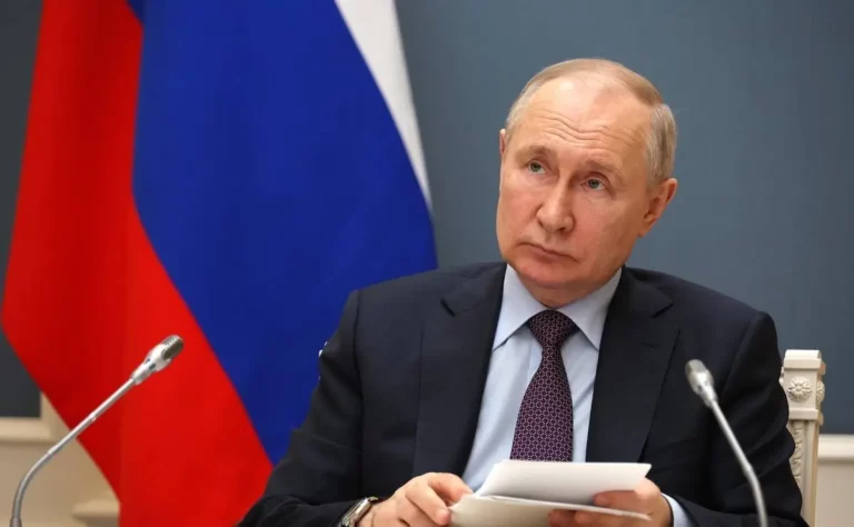 Presidente da Rússia, Vladimir Putin, em 27 de abril de 2023 [Gabinete de Imprensa do Kremlin/Agência Anadolu]
