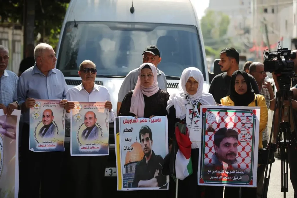 De acordo com uma declaração conjunta da Autoridade de Assuntos dos Prisioneiros e do Clube dos Prisioneiros Palestinos, organizações que monitoram violações, as condições são alarmantes