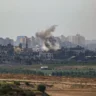 Bombardeio em Khan Yunis visto do colonato israelense de Sderot, em 19 de outubro de 2023 [Saeed Qaq/Agência Anadolu]