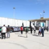 O primeiro comboio de caminhões de ajuda humanitária começa a entrar na Faixa de Gaza pelo lado egípcio da passagem de Rafah, em Rafah, Gaza, em 21 de outubro de 2023. [Stringer/Agência Anadolu]