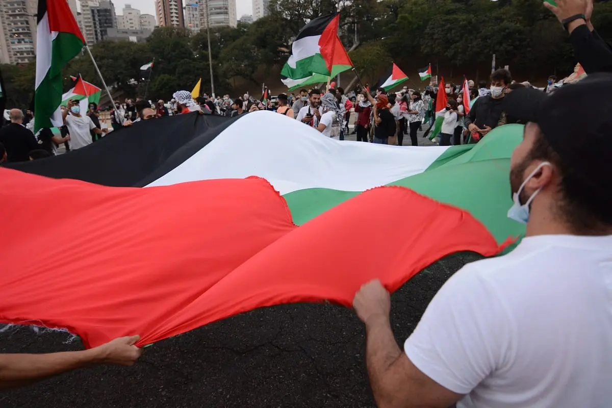 Ato em frente ao estádio do Pacaembu ao final da carreata pelo fim do massacre palestino, em São Paulo em 15 de maio de 2021 [Foto Lina Bakr]