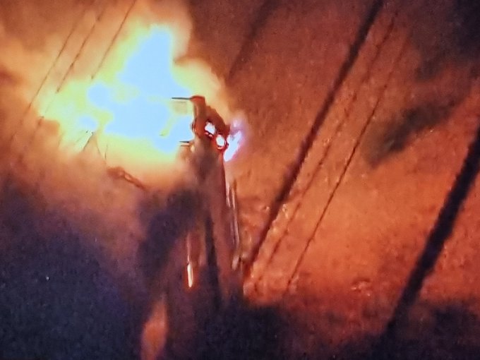 Criminosos colocam fogo em trem, na Zona Oeste do Rio. CAOS EM SANTA CRUZ!