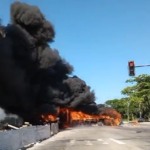 Criminosos da Zona Oeste do Rio ateiam fogo em ônibus e veículos em retaliação à morte de miliciano