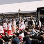 Cristãos anglicanos realizam funeral em Ulundi, na África do Sul, em 16 de setembro de 2023 [Rajesh Jantilal/AFP via Getty Images]