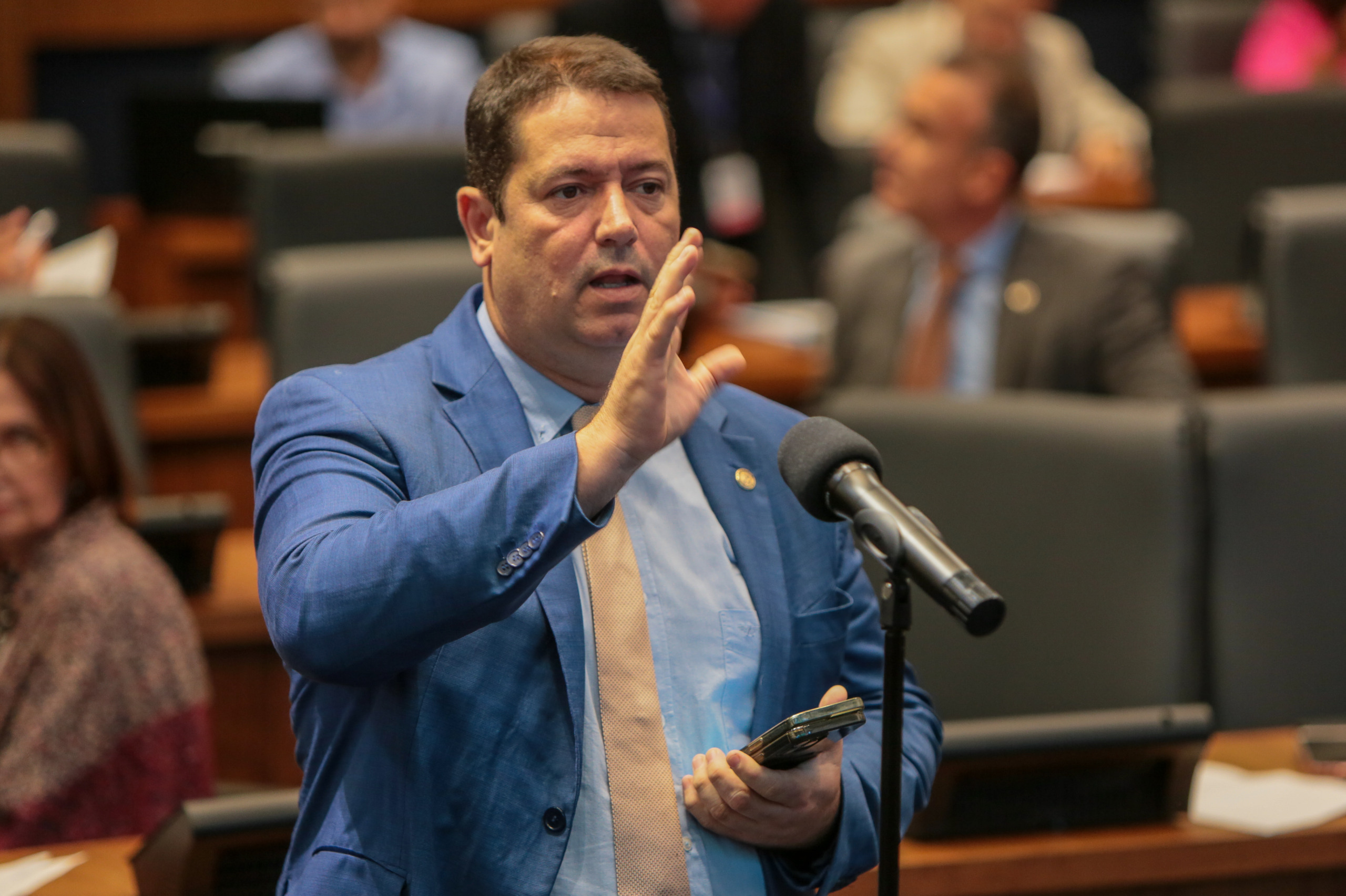 Deputado Léo Vieira quer impedir abusos de agentes de trânsito contra idosos e deficientes