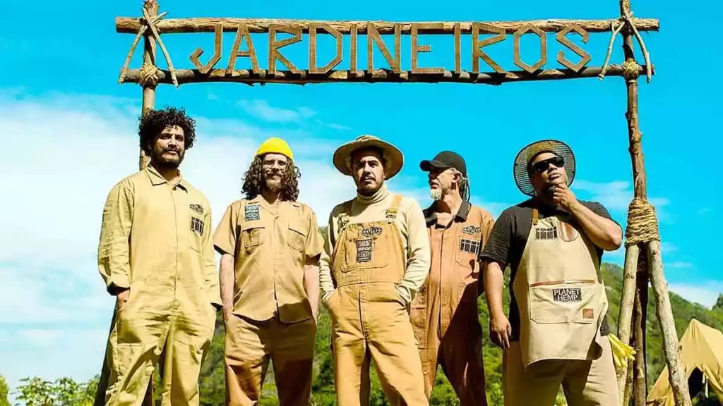 O Planet Hemp, uma das bandas mais importantes do rap e do rock brasileiro, está de volta ao Rio de Janeiro com a Turnê Jardineiros. O show será realizado no dia 28 de outubro, às 21h30, na Fundição Progresso, na Lapa. O álbum homônimo da turnê, lançado em 2022, é uma verdadeira celebração da liberdade, da superação e da força da música como instrumento de transformação. Os ingressos para o show já estão à venda no site da Ingresse. A classificação etária é de 18 anos, mas menores de idade podem entrar acompanhados de pais ou responsável legal