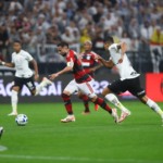 Flamengo sai na frente, mas acaba empatando com o Corinthians em Itaquera