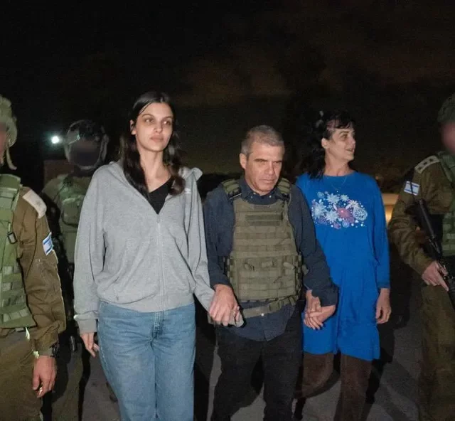 As americanas Judith e Natalie Raanan foram libertadas pelo Hamas — Foto: Governo de Israel