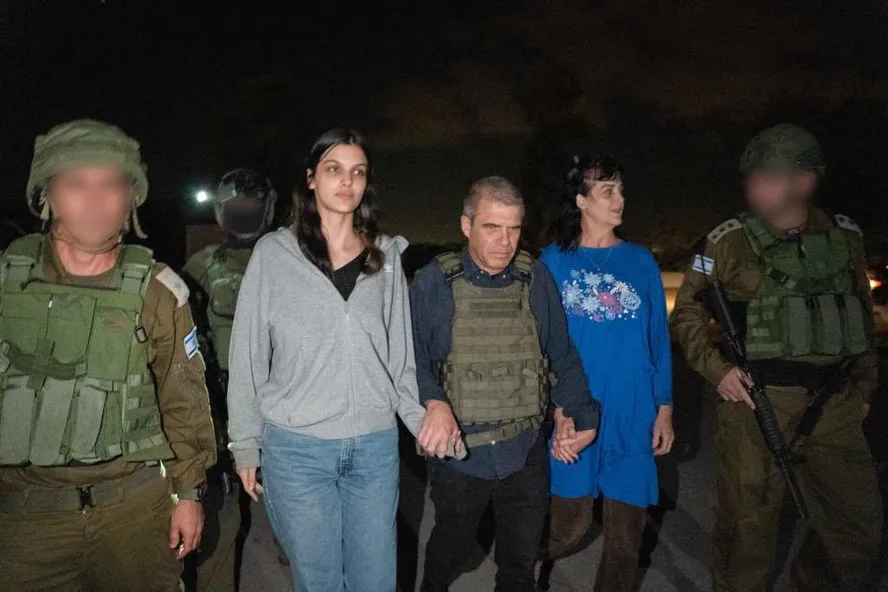 As americanas Judith e Natalie Raanan foram libertadas pelo Hamas — Foto: Governo de Israel