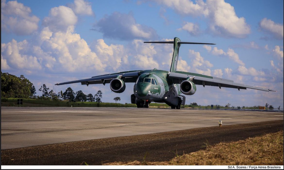 Primeiro avião de resgate parte de Tel Aviv trazendo 211 brasileiros