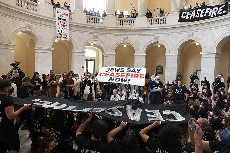 Judeus protestam no Capitólio contra os ataques de Israel a Gaza (Photo by ROBERTO SCHMIDT / AFP)