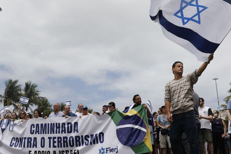 Rio de Janeiro (RJ), 15/10/2023 - Comunidade judaica faz caminhada em apoio a Israel, pela orla de Copacabana. Foto: Fernando Frazão/Agência Brasil
