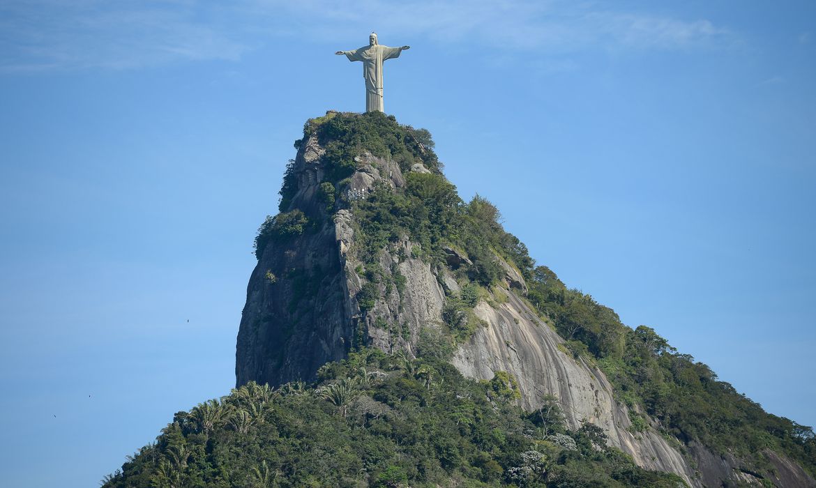 Cristo Redentor completa 92 anos com festa e missa