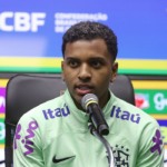 Rodrygo não espera jogo aberto contra o Uruguai, mas sim pressão