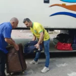 Brasileiros começam a embarcar em ônibus para deixar norte de Gaza — Foto: Arquivo pessoal