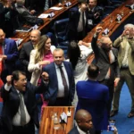 Senado aprova reforma tributária; texto volta à Câmara