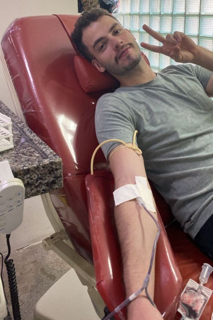 Lorenzo de Parnanselli, 23 anos, doou sangue pela primeira vez em 2019 para ajudar um familiar. “Agora, em 2023, eu voltei a sentir esse desejo de doar porque o meu sangue é O negativo, é o doador universal”
