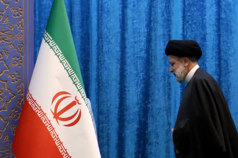 Presidente do Irã Ebrahim Raisi comenta negociações do novo acordo nuclear em Viena, durante evento de comemoração do 43° aniversário da Revolução Iraniana, em Teerã, 11 de fevereiro de 2022 [Presidência do Irã/Agência Anadolu]