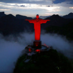 Ano passado, o Cristo Redentor foi iluminado de vermelho no Dia Mundial de Luta contra a Aids - Marcos de Paula/Prefeitura do Rio