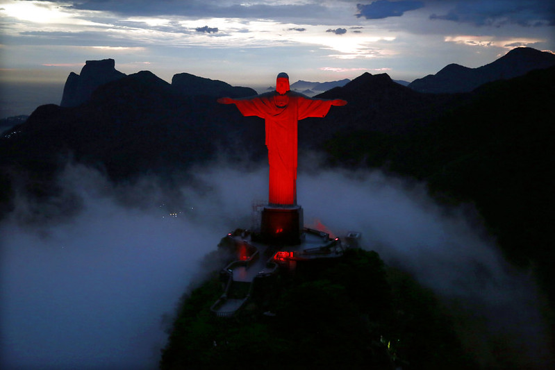 Ano passado, o Cristo Redentor foi iluminado de vermelho no Dia Mundial de Luta contra a Aids - Marcos de Paula/Prefeitura do Rio