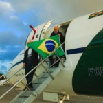 Aeronave cedida pela Presidência da República fez a primeira parada na Base Aérea de Recife (PE), onde seis passageiros fizeram o desembarque. As demais seguiram viagem até Brasília (DF), destino final da jornada de retorno ao país - Foto: Gov BR e FAB