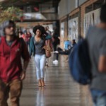 O programa tem como pré-requisito a reserva de vagas para estudantes egressos de escolas públicas - Foto: Marcello Casal Jr / Agência Brasil