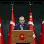 Presidente da Turquia, Recep Tayyip Erdogan, conversa com a imprensa após reunião de seu governo em Ancara, em 31 de outubro de 2023 [Muhammed Selim Korkutata/Agência Anadolu]