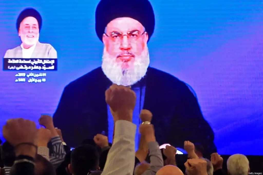 Hassan Nasrallah, líder do Hezbollah libanês, discursa a apoiadores xiitas, com transmissão em uma mesquita em Beirute, em 3 de novembro de 2023 [AFP/Getty Images]