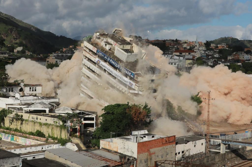 Prédios da antiga Universidade Gama Filho são implodidos em Piedade - Marcos de Paula/Prefeitura do Rio