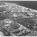 Foto aérea da Favela da Praia do Pinto e projeto arquitetônico do que seria construído no local após sua destruição