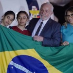 Lula recebe os 32 brasileiros resgatados da Faixa de Gaza que saiu do Cairo (Egito) para o Brasil - Rafa Neddermeyer/Agência Brasil