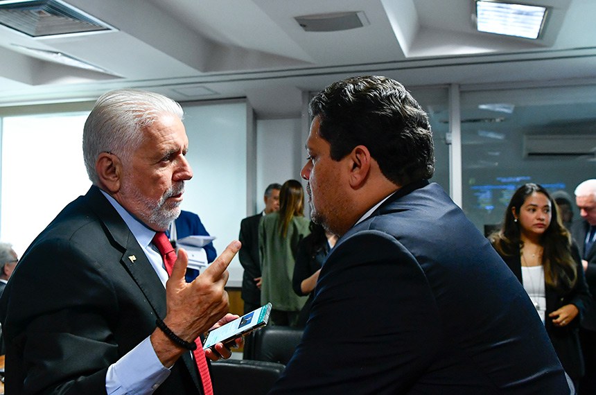 Autor da PEC, senador Jaques Wagner, defendeu que militares da ativa não devam participar do processo político-eleitoral - Foto: Geraldo Magela/Agência Senado