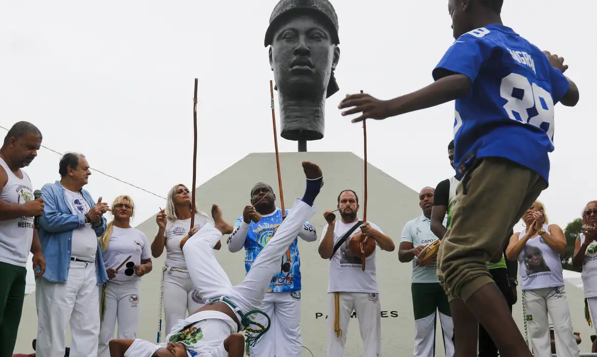 Evento no Dia da Consciência Negra reúne ativistas, capoeiristas e crianças no Rio de Janeiro - Foto: Ag. Brasil