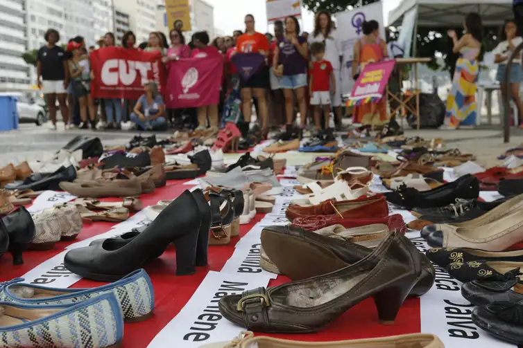 Rio de Janeiro - Protesto em Copacabana lembra mulheres vítimas de feminicídio - Foto Fernando Frazão/Agência Brasil