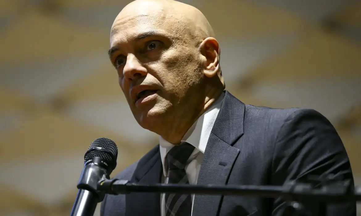 Alexandre de Moraes diz que Supremo não é composto por "covardes"