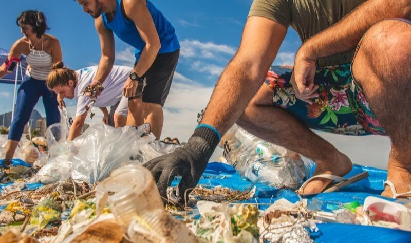 Praia de Copacabana recebe mutirão de limpeza no próximo sábado