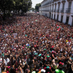 Milhares de tricolores tomam o Centro do Rio para desfile dos campeões da Libertadores