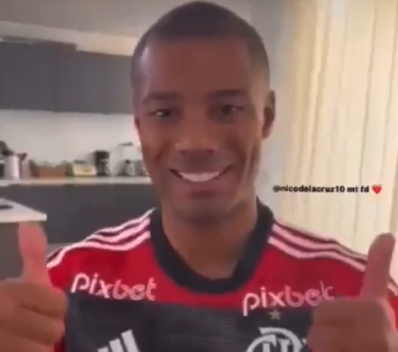 De La Cruz aparece com a camisa do Flamengo em vídeo vazado