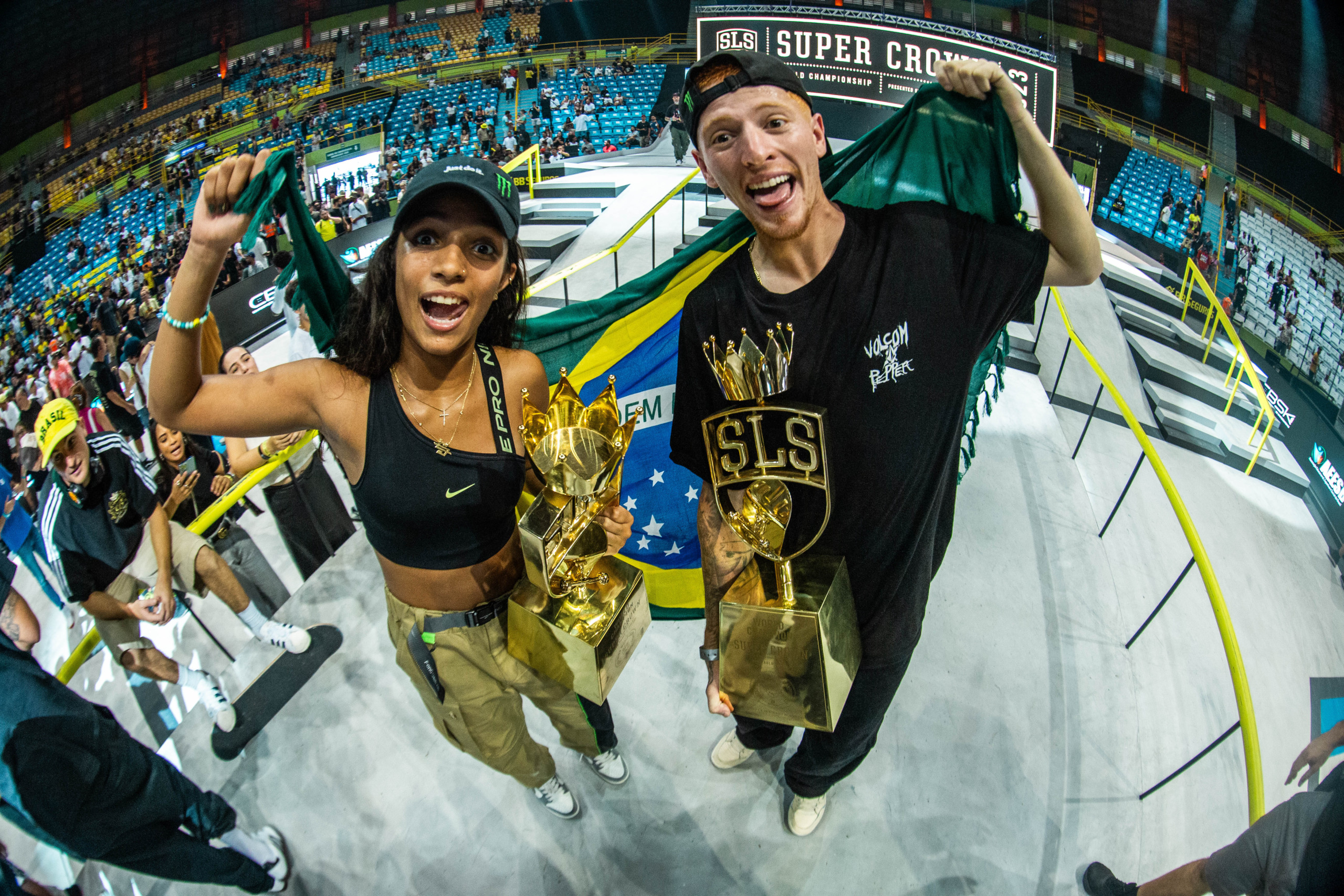 Rayssa Leal e Giovanni Vianna conquistaram o título mais importante do street skate mundial - Foto: SLS Brasil