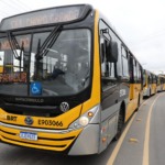 A Prefeitura do Rio de Janeiro comprou 85 novos ônibus BRT por R$ 122 milhões, gerando economia de R$ 26 milhões aos cofres do município. Os veículos, com capacidade para 80 passageiros, serão entregues entre maio e julho de 2024.