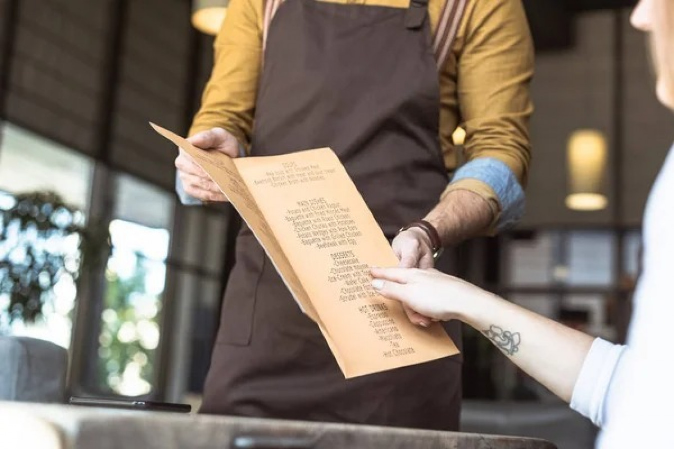 RJ obriga bares e restaurantes a oferecer cardápio físico