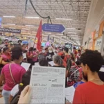 Movimento ocupa rede de supermercados Carrefour por um ‘Natal sem fome’