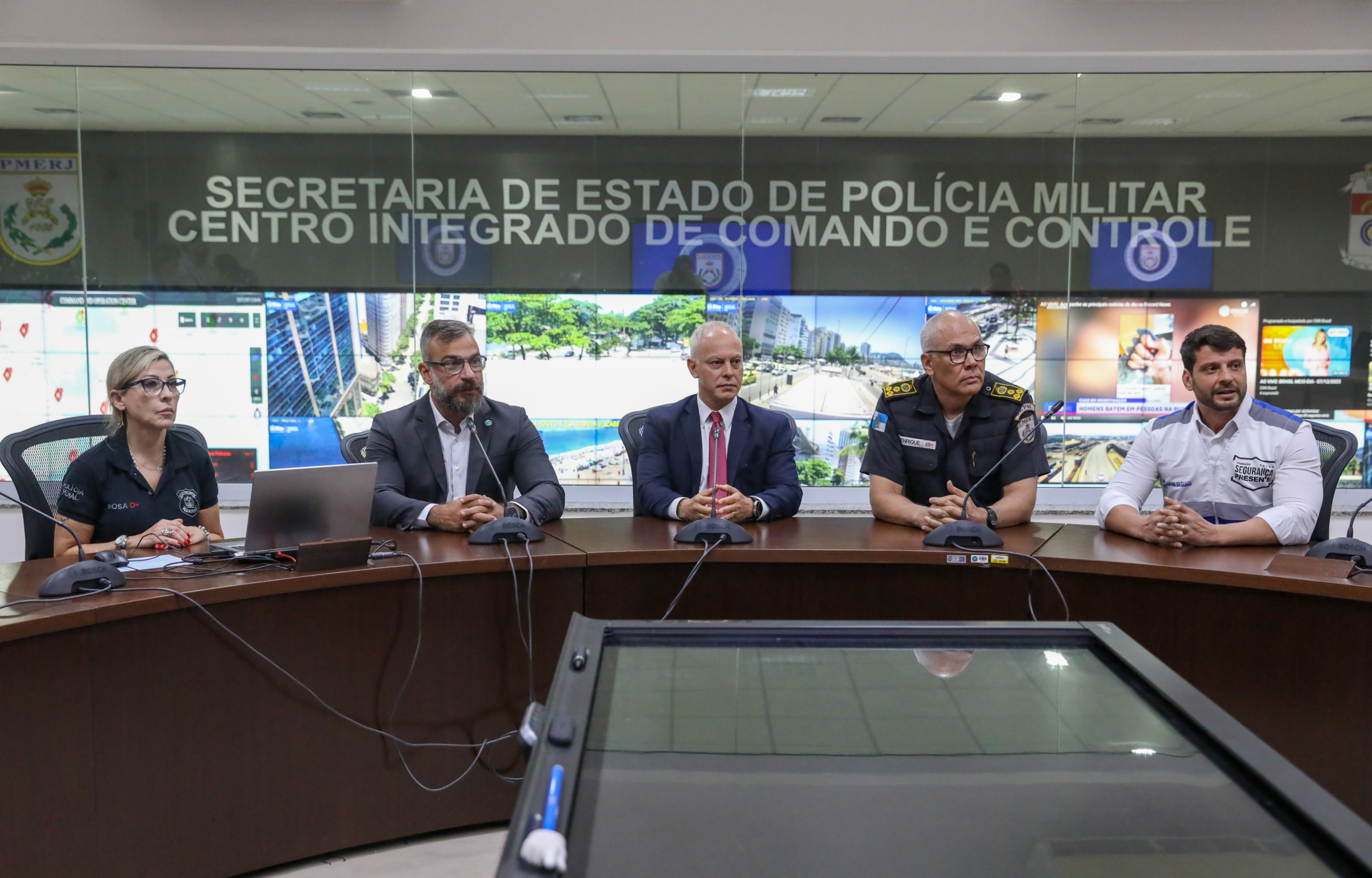 Cúpula da segurança se reúne no Centro Integrado de Comando e Controle (CICC) da Polícia Militar para discutir atuação no bairro de Copacabana. (Rafael Campos)