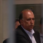 Pezão na saída da Justiça Federal após interrogatório — Foto: Reprodução/TV Globo