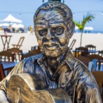 Estátua de Gilberto Gil é inaugurada em Copacabana, homenagem à música brasileira