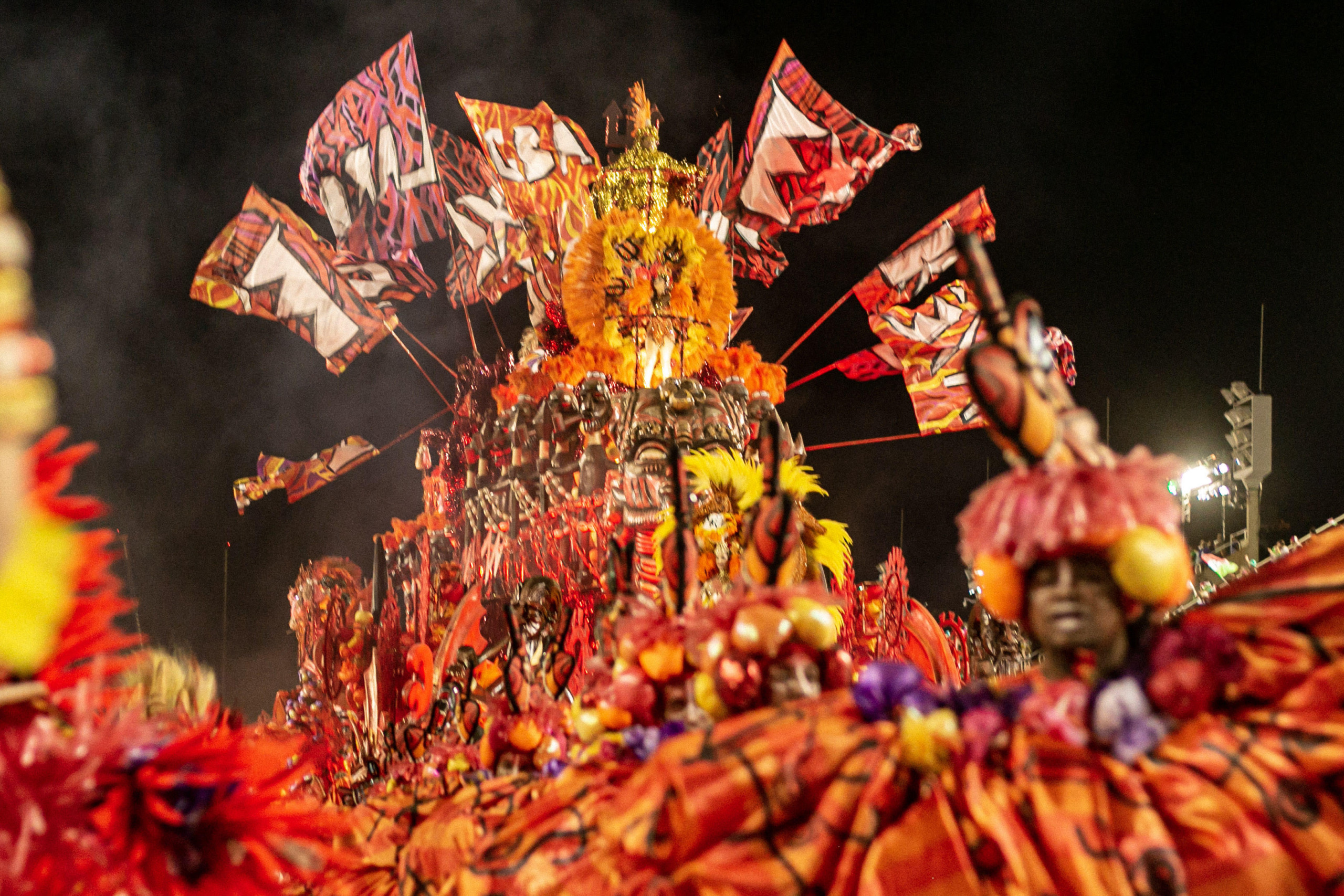 “Laroyê, Grande Rio”: desfile campeão vira exposição no MAR