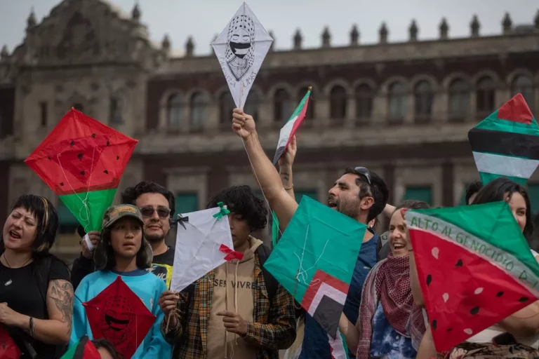 Ato em solidariedade a Gaza realizado no Dia Internacional da Pipa, na Cidade do México, em 14 de janeiro de 2024 [Daniel Cardenas/Agência Anadolu]